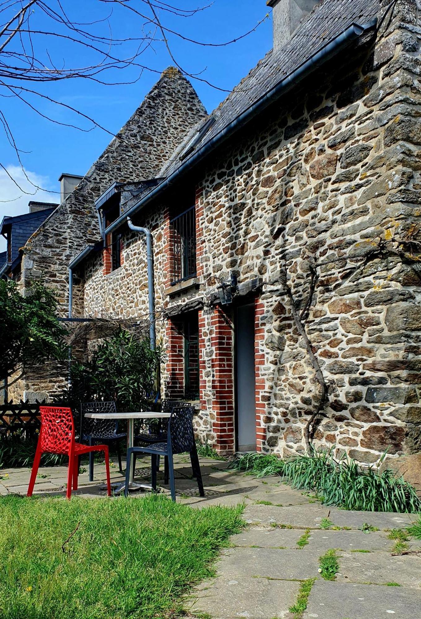 L'Auberge De La Porte Saint-Jouan-des-Guérets Buitenkant foto