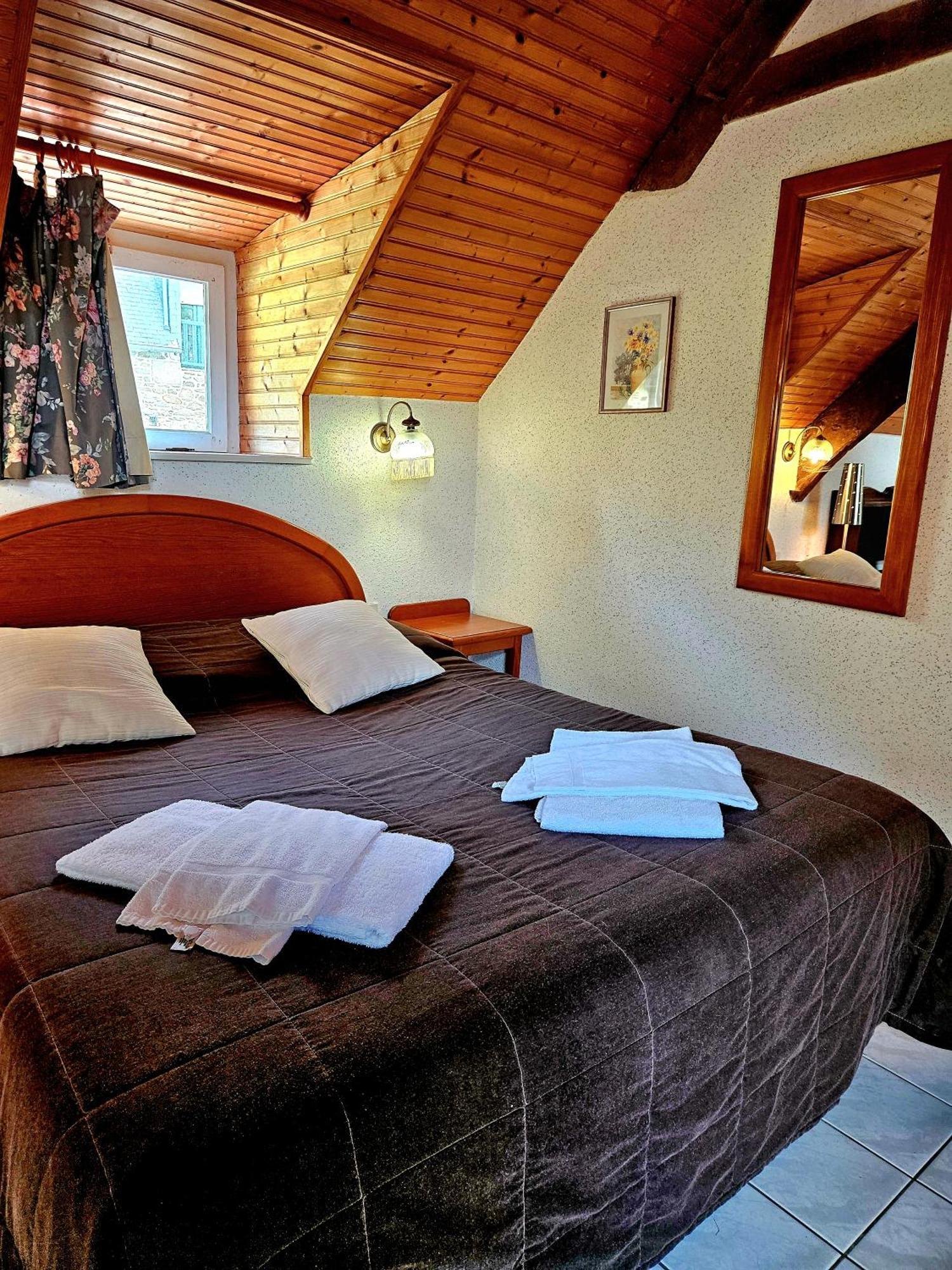 L'Auberge De La Porte Saint-Jouan-des-Guérets Kamer foto